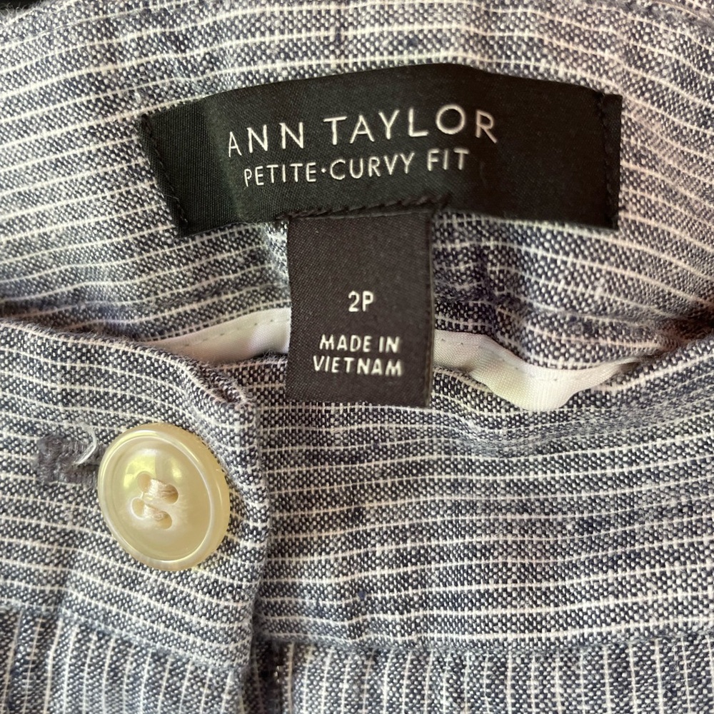 Ann Taylor Gray Cropped Pants - Picture 3 of 8